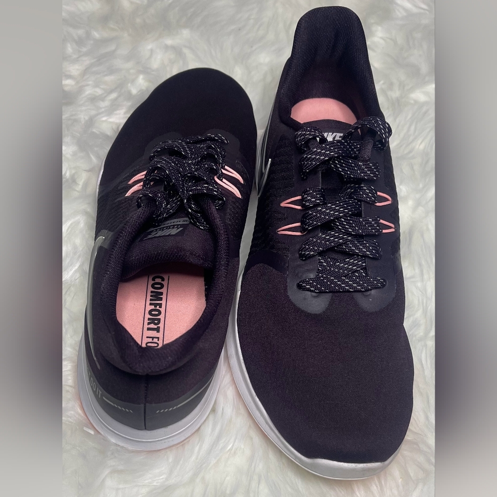 Nike sneakers black with silver checks